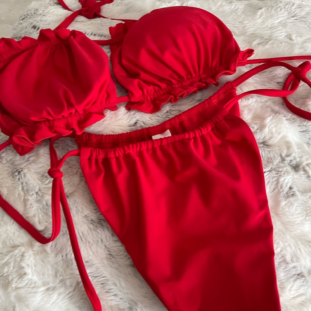 Ruffle red bandeau & bikini - Picture 3 of 6